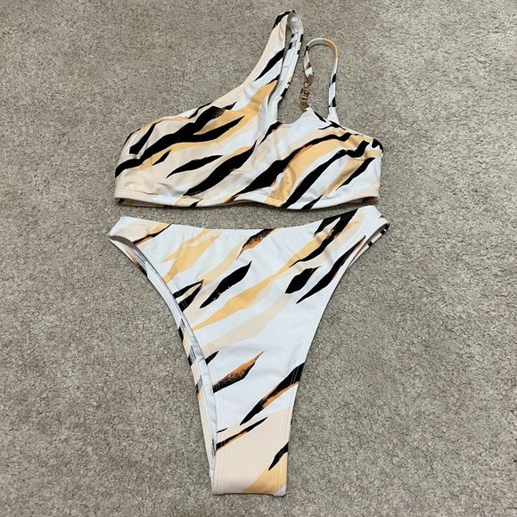 Cupshe x Stassie Two Piece Swimsuit Size Small Marble Print White Black Yellow - Picture 1 of 9